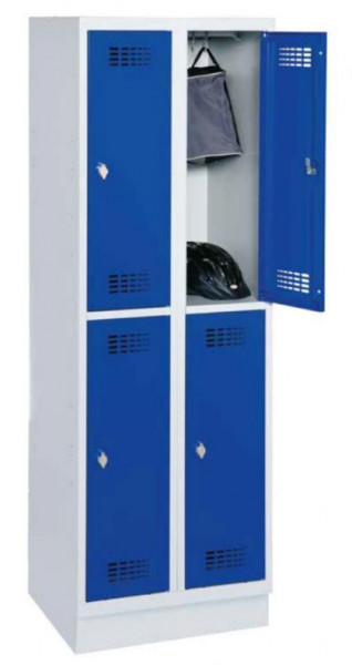 Garderobenschrank mit 3 x 2 Abteilen und Stahlblechsockel H 1800 x B 900 x T 500 mm